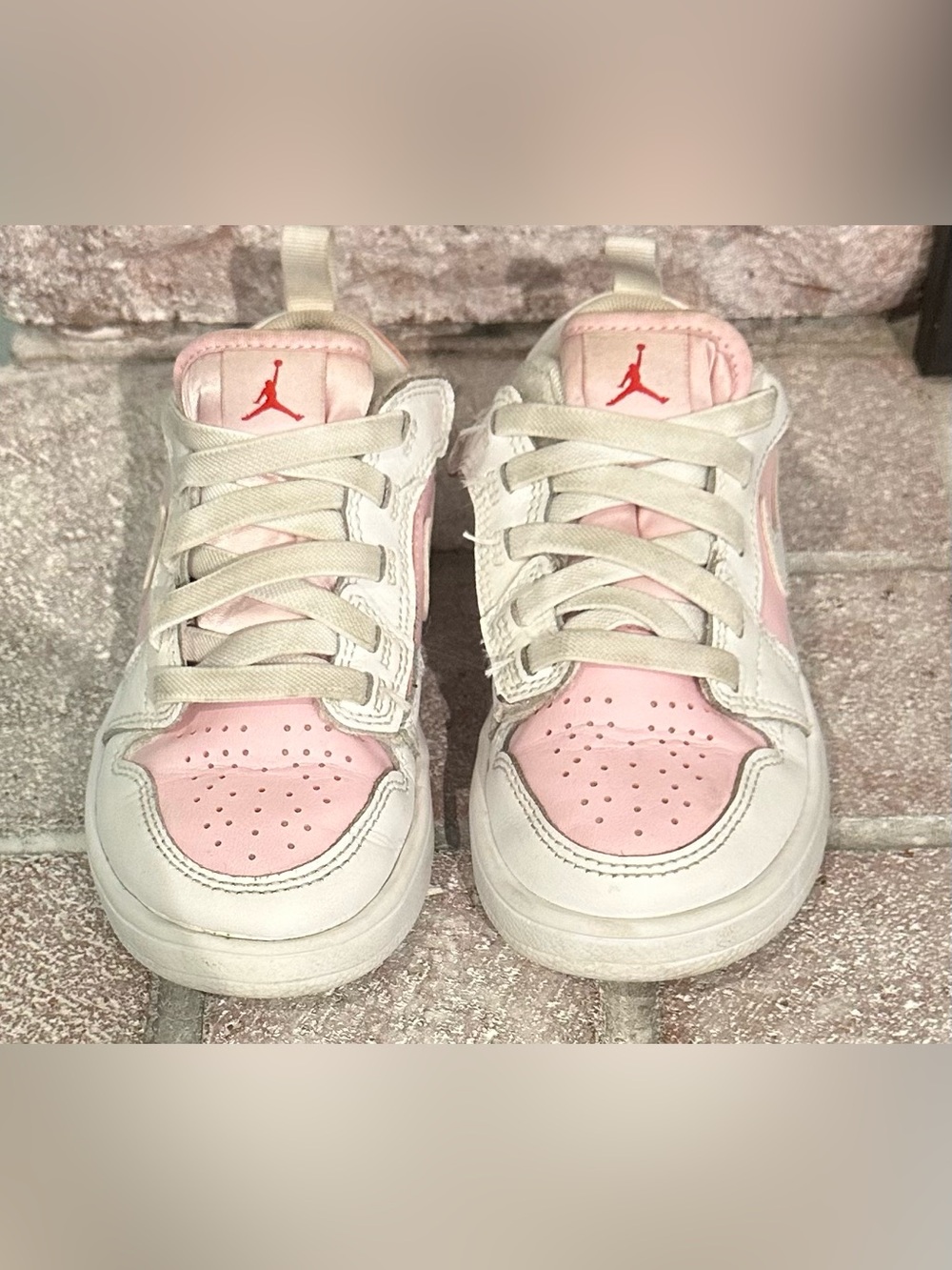 Nike Air Jordan Kids Low-Top Sneakers in Pink and White - Picture 2 of 5